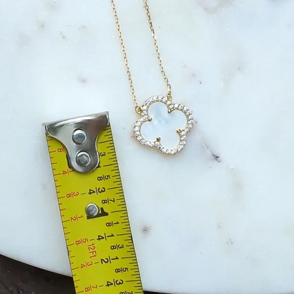 New Rachel Zoe White Pearl Clover 18K Gold Plated Sterling Silver Necklace - Picture 2 of 4